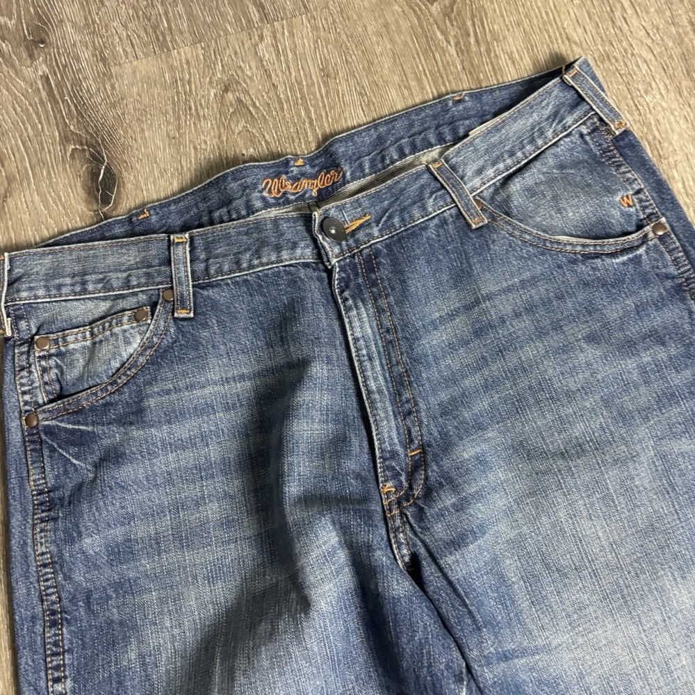 Wrangler Men's 38x33 Cotton 88MWZLY Slim Straight‎ Med Wash Jeans - Picture 2 of 11